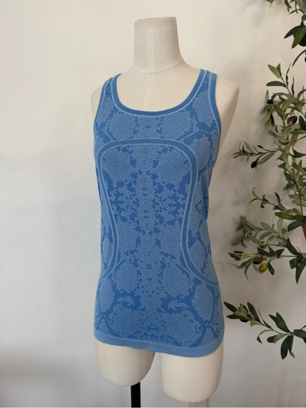 Lululemon Swiftly Tech Racerback Heathered Pipe Dream Blue Size 6